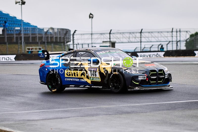 GITI TIRE MOTORSPORT BY WS RACING (146): Beitske Visser, Fabienne Wohlwend, Janina Schall, Patricija Stalidzane auf nasser Strecke