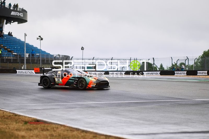 Fahrzeug Walkenhorst Motorsport (30): Christian Bollrath, Henry Walkenhorst auf nasser Strecke