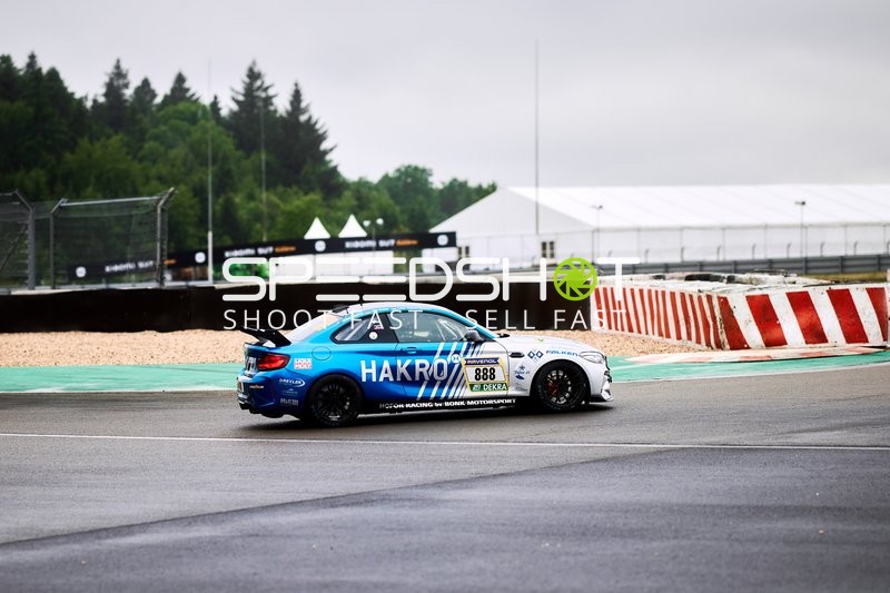 Fahrzeug Hofor Racing by Bonk Motorsport (888): Leon Wassertheurer, Michael Bailey, Michael Bonk, Tim Reiter auf Rennstrecke