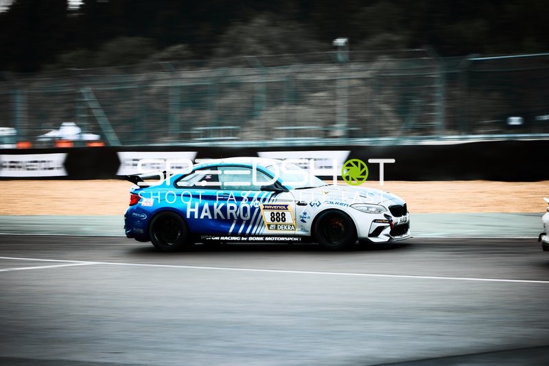 Hofor Racing by Bonk Motorsport (888): Leon Wassertheurer, Michael Bailey, Michael Bonk, Tim Reiter auf der Rennstrecke