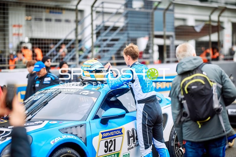 Fahrer neben Porsche Mühlner Motorsport (921): Arne Hoffmeister, David Jahn, Tim Scheerbarth