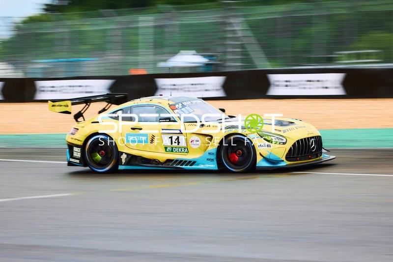 ROWE RACING (14): Fabian Schiller, Luca Stolz, Maxime Martin auf der Rennstrecke