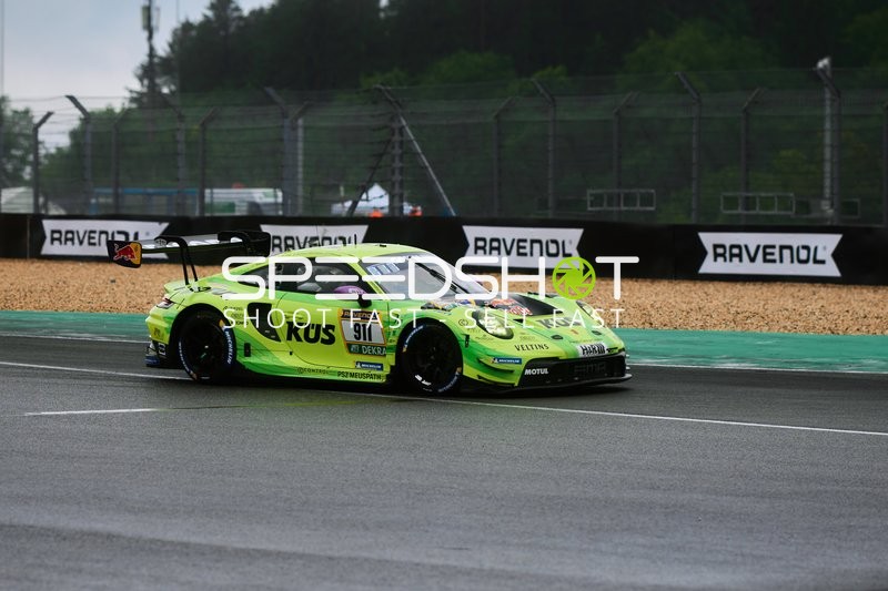 Porsche Manthey EMA (911): Kevin Estre, Patrick Pilet auf nasser Strecke