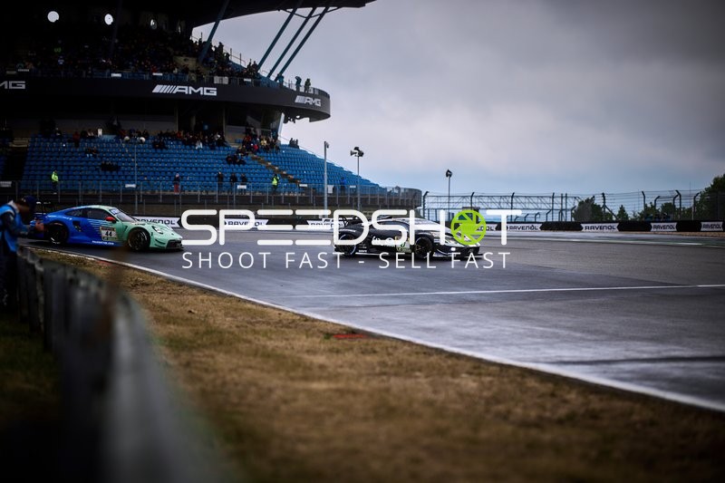 GT3-Fahrzeuge in Kurve