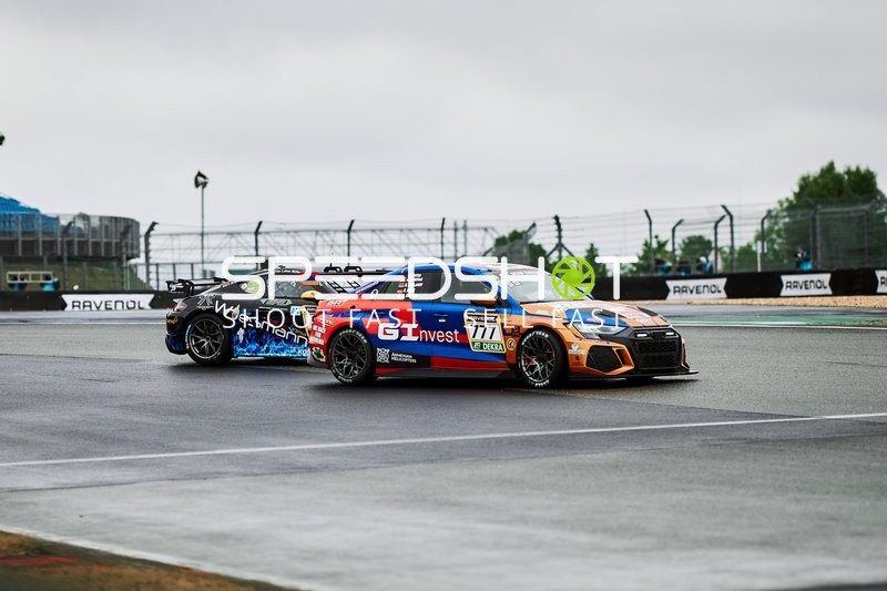 Fahrzeuge in Kurve Goroyan RT by Sharky Racing (777): Artur Goroyan, Danny Brink, Kvitka Oleg, Roman Mavlanov White Angel for Fly and Help (13): Axel Duffner, Carsten Knechtges, Oliver Bliss