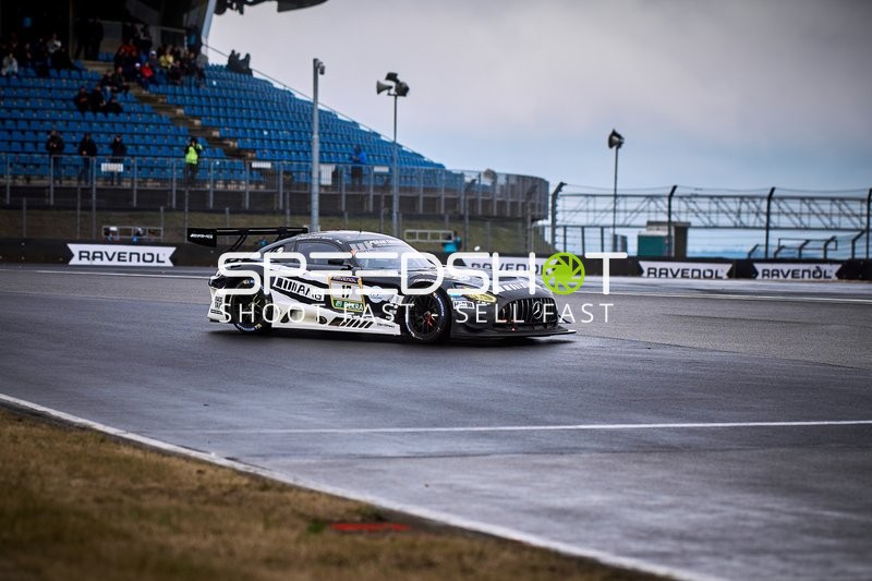 Team ADVAN x HRT (17): Adam Christodoulou, Mikael Grenier, Ralf Aron auf nasser Strecke