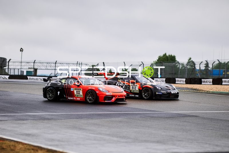 Porsche KKrämer Racing UG & Co KG (912): Ace Robey, Guido Tönnessen, Peter Sander und 932; KKrämer Racing UG & Co KG auf nasser Strecke