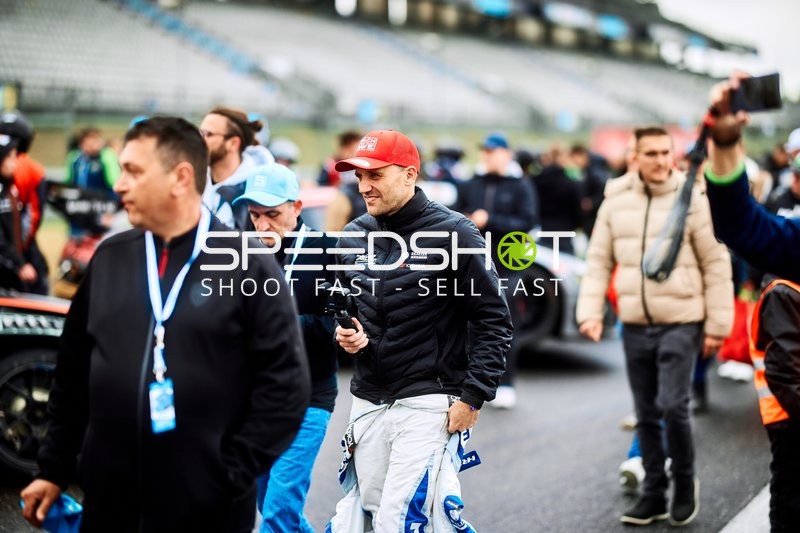 Fahrer REALIZE KONDO RACING with Rinaldi (45): Axcil Jefferies, David Perel, Felipe Fernandez Laser, Thomas Neubauer auf der Strecke