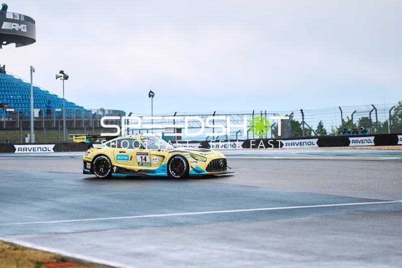 ROWE RACING (14): Fabian Schiller, Luca Stolz, Maxime Martin auf nasser Strecke