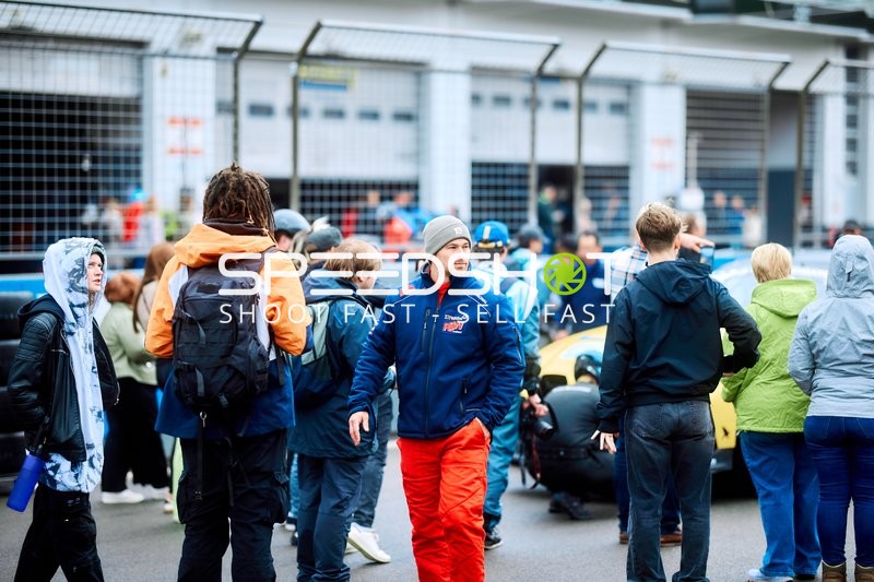 ADAC 24h Nürburgring Qualifiers: Boxenstopp Atmosphäre