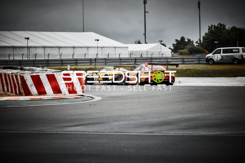 Enges Duell in Kurve