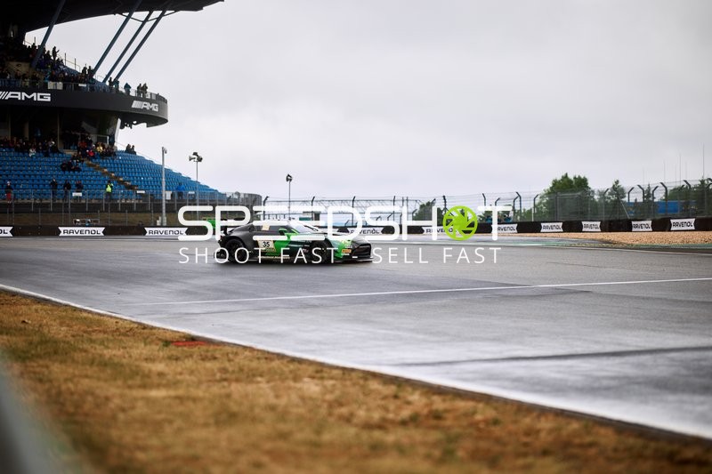 Fahrzeug Walkenhorst Motorsport (35): Anders Burchardt, Oliver Söderström auf nasser Strecke