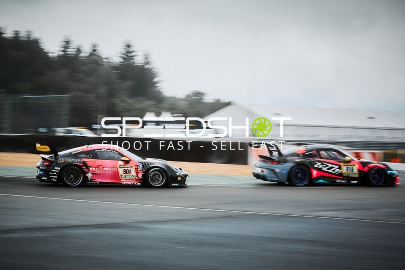 Zwei Porsche auf der Strecke