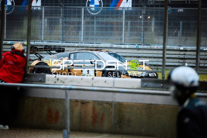 Boxenstopp Juta Racing (8): Alexey Veremenko, Elia Erhart, Frank Stippler, SELV