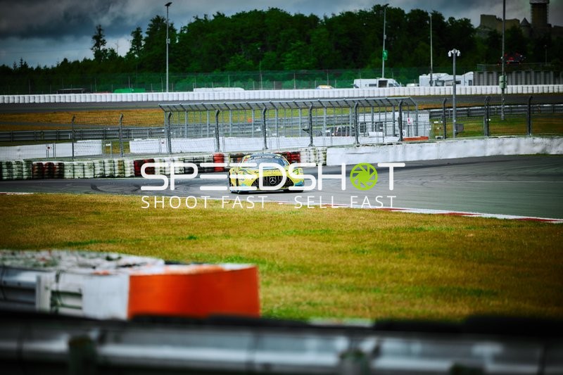 Mercedes-AMG auf Strecke