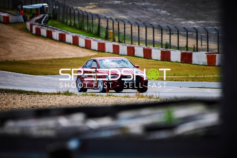 Fahrzeug Auto Thomas by Jung Motorsport (470): Christoph Schmitz, Marcel Unland, Tobias Jung auf Strecke