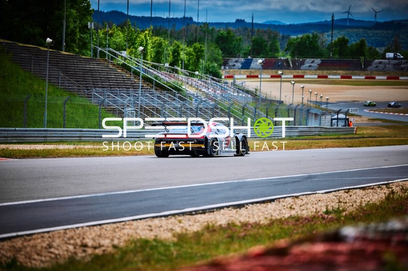 équipe vitesse GmbH (50): Arno Klasen, Eric Ullström, Lorenzo Rocco di Torrepadula, Michael Heimrich auf der Rennstrecke