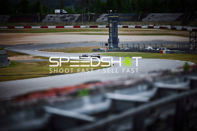 GT3-Duell auf der Rennstrecke