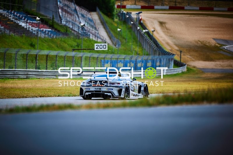 Team ADVAN x HRT (17): Adam Christodoulou, Mikael Grenier, Ralf Aron auf der Rennstrecke