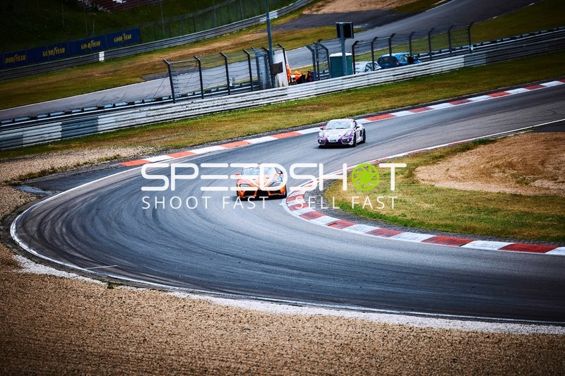 Fahrzeuge auf der Rennstrecke