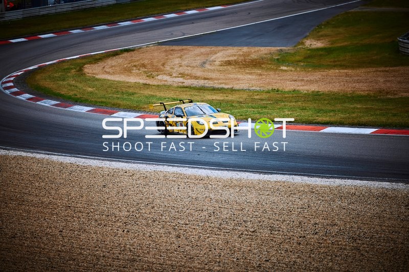 Fahrzeug Mühlner Motorsport (921): Arne Hoffmeister, David Jahn, Tim Scheerbarth in Kurve