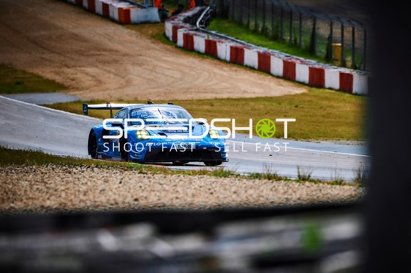 Fahrzeug Falken Motorsports (44): Dennis Marschall, Dorian Boccolacci, Nico Menzel auf Rennstrecke