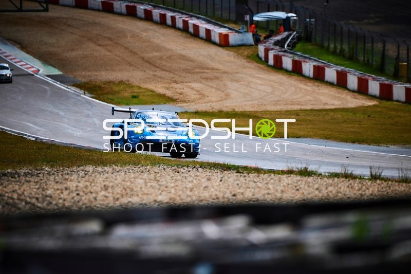 Falken Motorsports (44): Dennis Marschall, Dorian Boccolacci, Nico Menzel auf der Rennstrecke