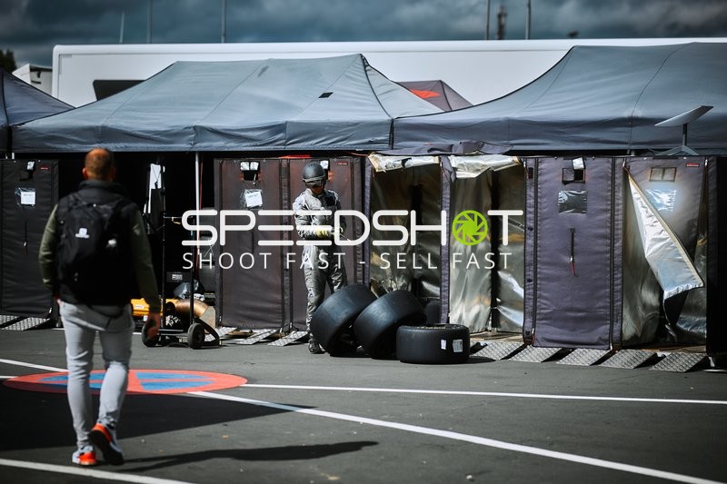 Boxengassen-Szene am Nürburgring