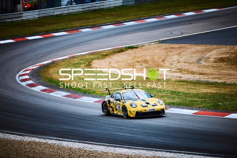 Fahrzeug Manthey (718): Björn Griesemann, Dirk Adorf, Georg Griesemann, Yves Volte in Kurve