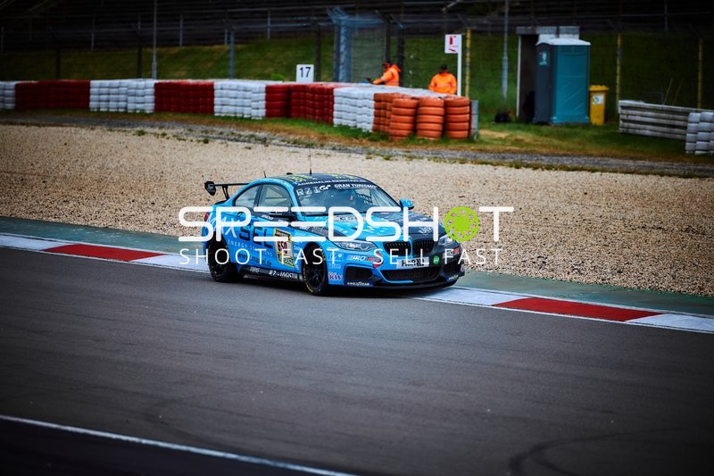 Fahrzeug Adrenalin Motorsport Team Mainhattan Wheels (650): Adrian Rziczny, Kevin Wambach, Sven Markert auf Rennstrecke