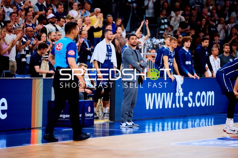 Coach gibt Anweisungen