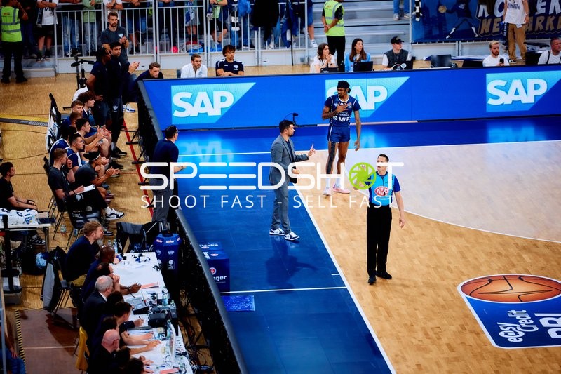 Coach gibt Anweisungen