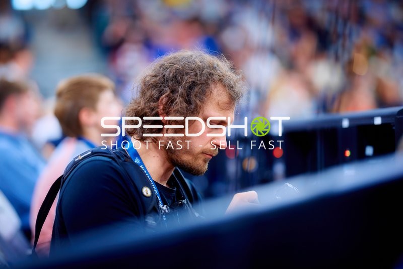 Offizieller beobachtet Szene