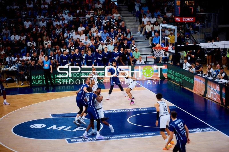 Korbleger durch Spieler Nummer 15