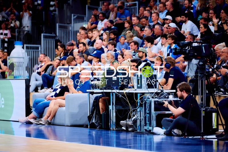 Offizielle beobachten Spielszene