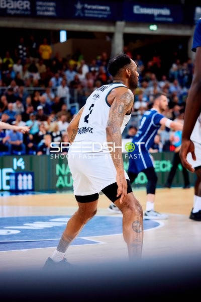 Verteidigung von Jeff Garrett (2; Niners Chemnitz)