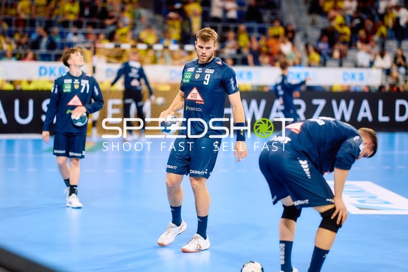 Spieler prellt den Ball