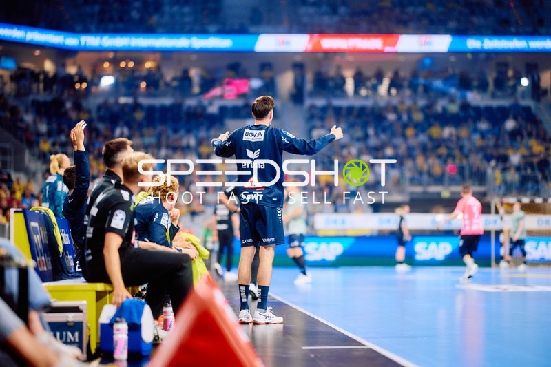 Coach gibt Anweisungen