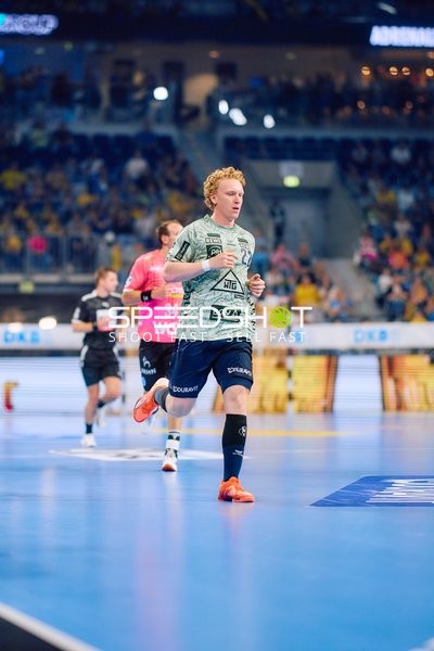 Ballkontrolle durch Gustav Davidsson (22; Rhein Neckar Löwen)