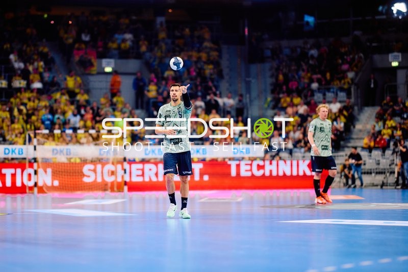 Ivan Martinović (5, Rhein Neckar Löwen) wirft den Ball