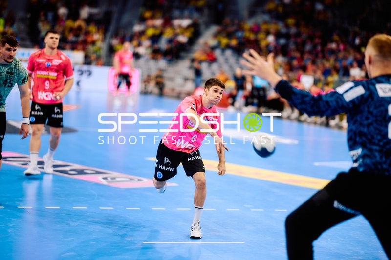 Pass von Daniel Fernandez (6; TVB 1898 Stuttgart)