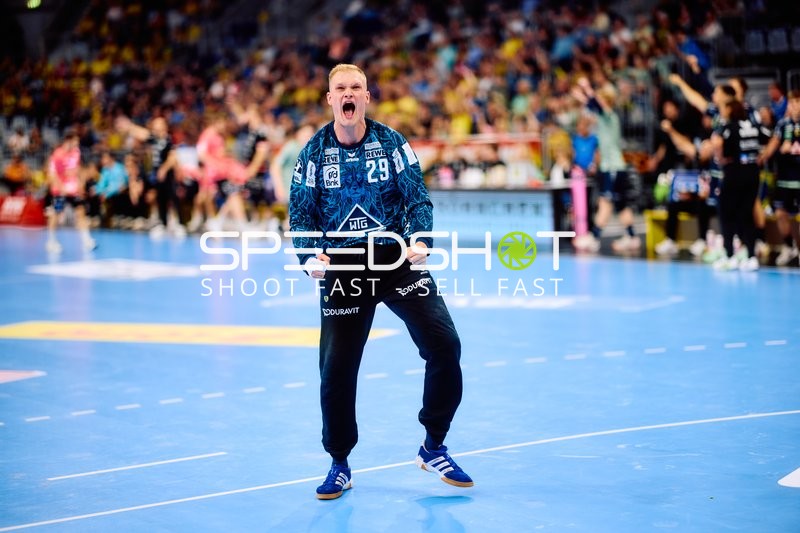 Torwart jubelt über Treffer