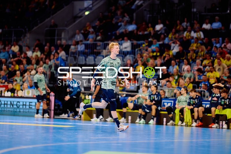 Jon Lindenchrone Andersen (42, Rhein Neckar Löwen) läuft