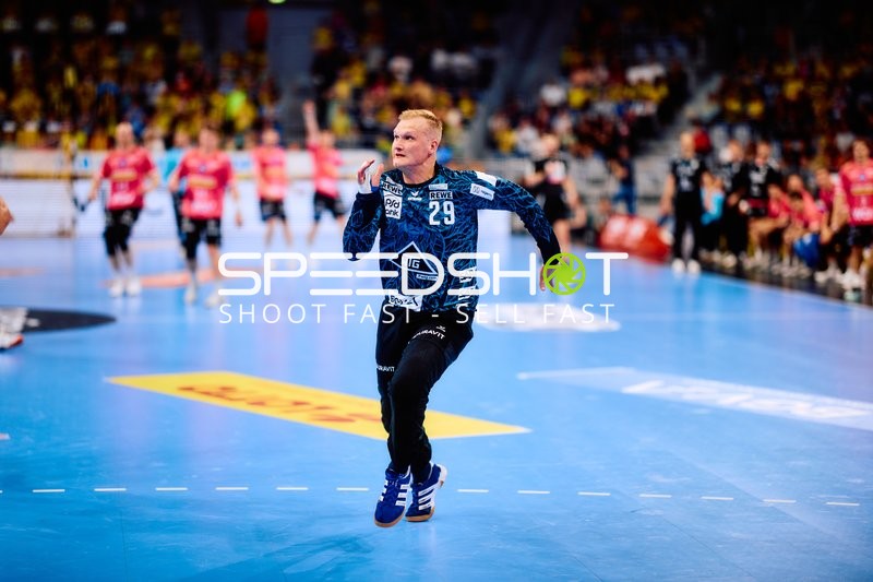 Torwurf von David Späth (29; Rhein Neckar Löwen)