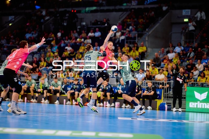 Wurf auf das Tor durch Spieler 4; TVB 1898 Stuttgart