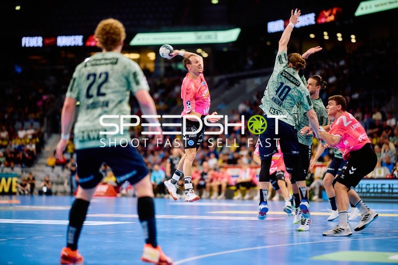 Pass von Lukas Laube (24; TVB 1898 Stuttgart)