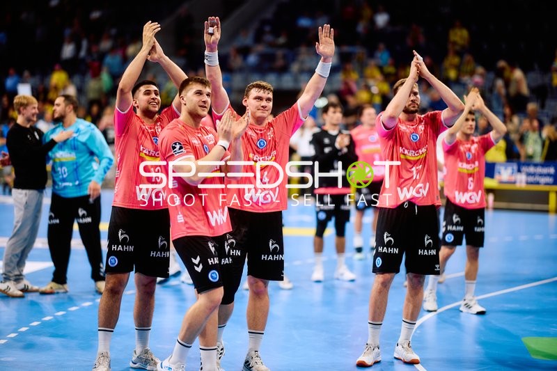 Team feiert gemeinsamen Sieg