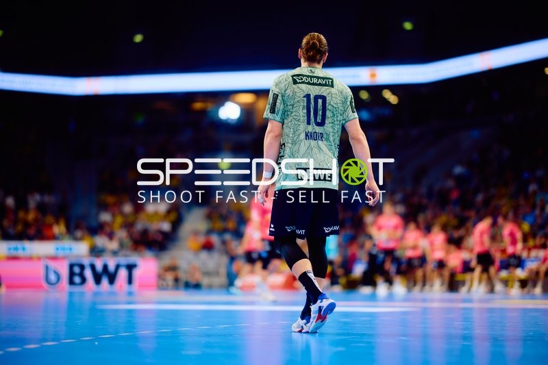 Spieler Juri Knorr (10; Rhein Neckar Löwen) positioniert sich