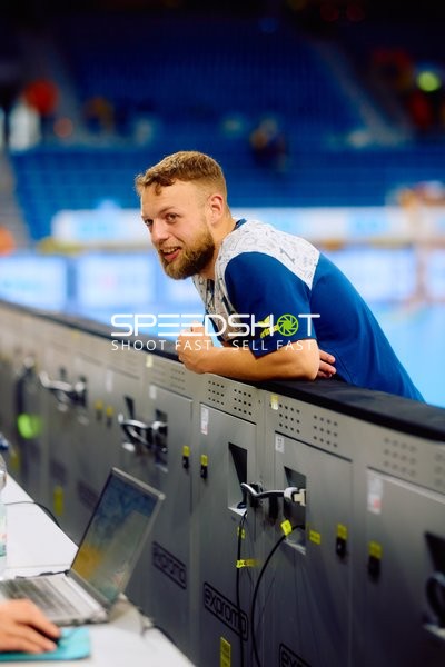 Person am Spielfeldrand