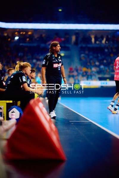 Trainer an der Seitenlinie